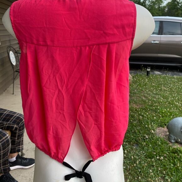 Woman’s blouse  - Picture 2 of 3